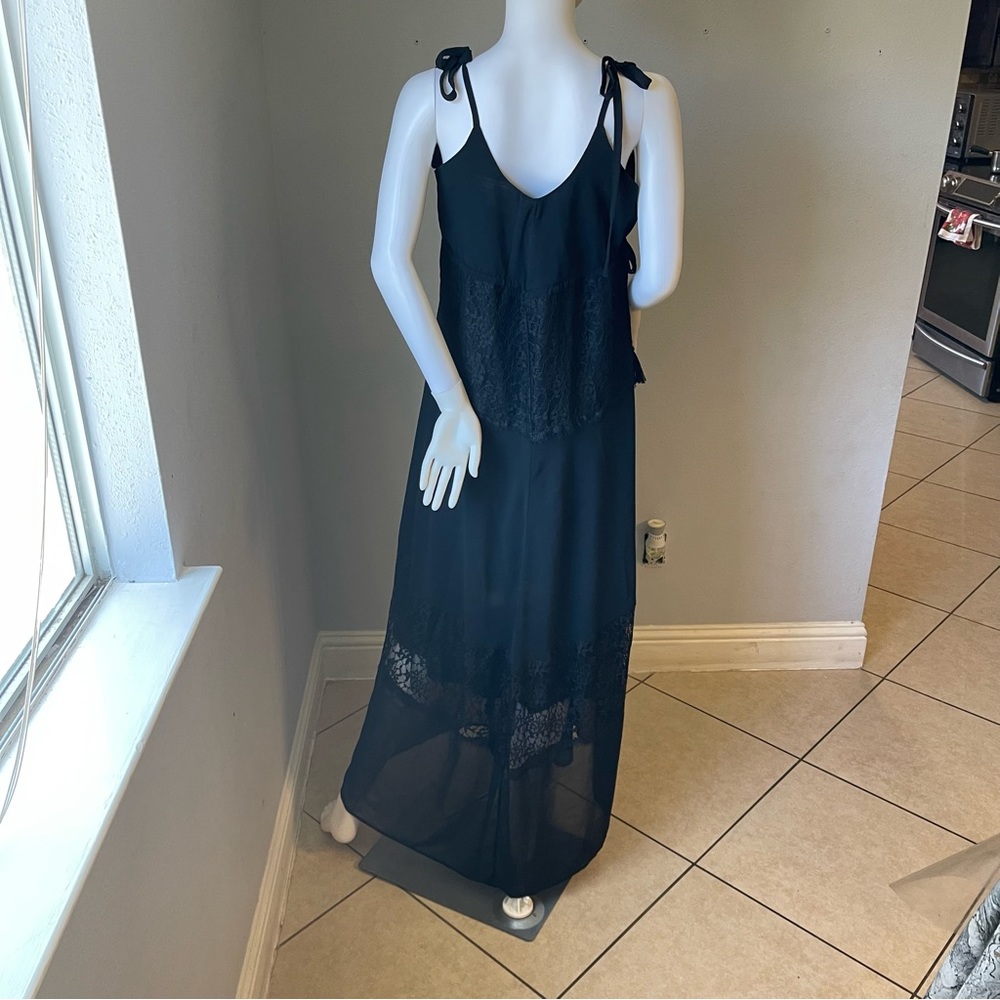 Chiffon Lace-Trim Maxi Dress
Size small
New with tags
Brand is Forever 21 - Picture 7 of 14